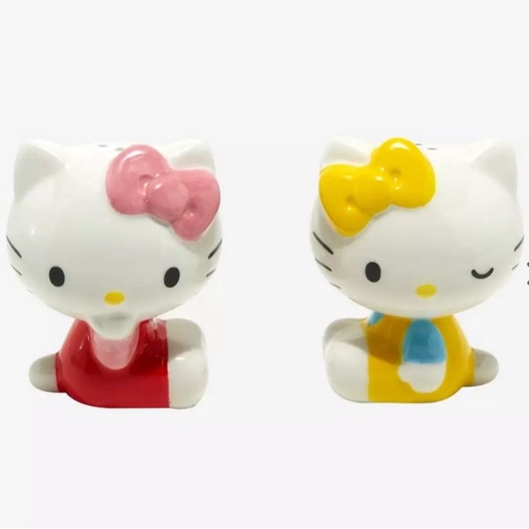 Hello Kitty Sisters Ceramic Salt & Pepper Shaker Set - Picture 2 of 2